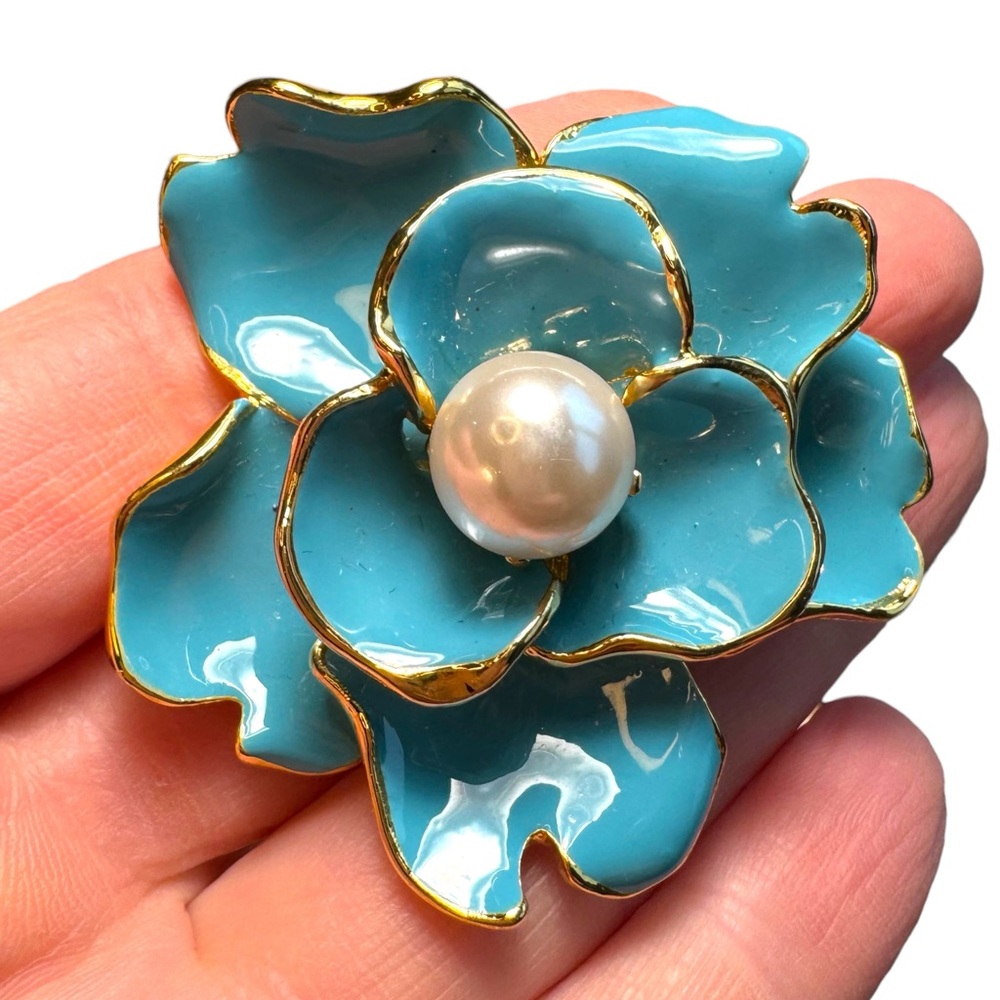 Stunning Ivana Blue enamel larg flower brooch /pendant  2”